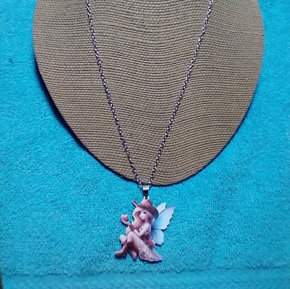 Fairy Pendant Necklace Blue Wings and Red Heart in Brown cowboy hat roses - Picture 3 of 3